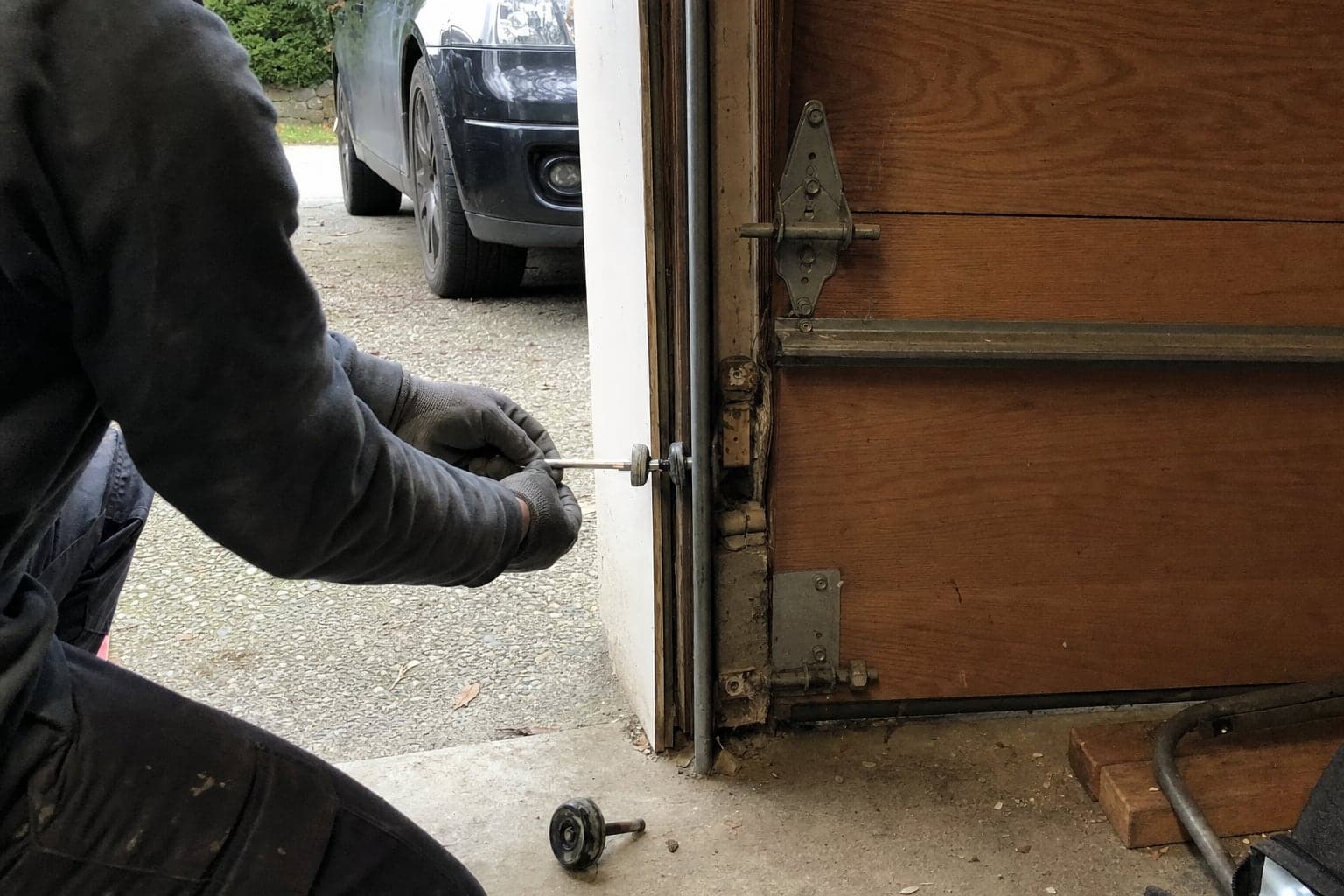 Replacing a roller on a garage door track