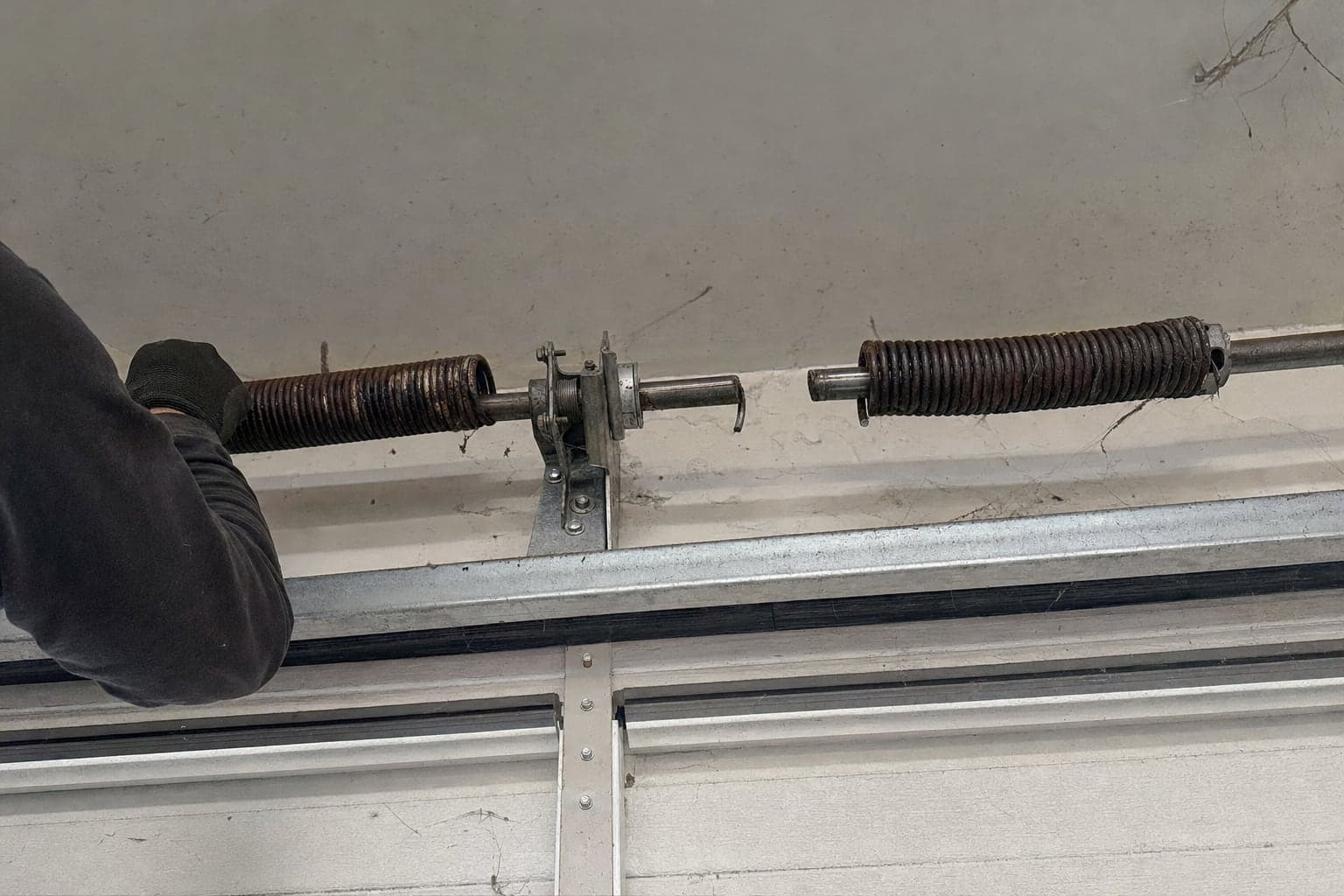 Torsion springs and centre bracket on the shaft above a garage door
